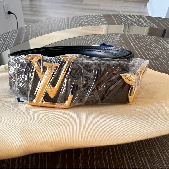 2024 Louis Vuitton Pretty LV 90CM Reversible Belt - Picture 7 of 16